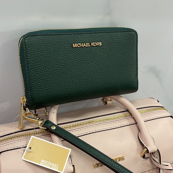 Michael Kors Large Leather Smartphone Wristlet Wallet Phoneholder
Racing Green - Picture 3 of 16